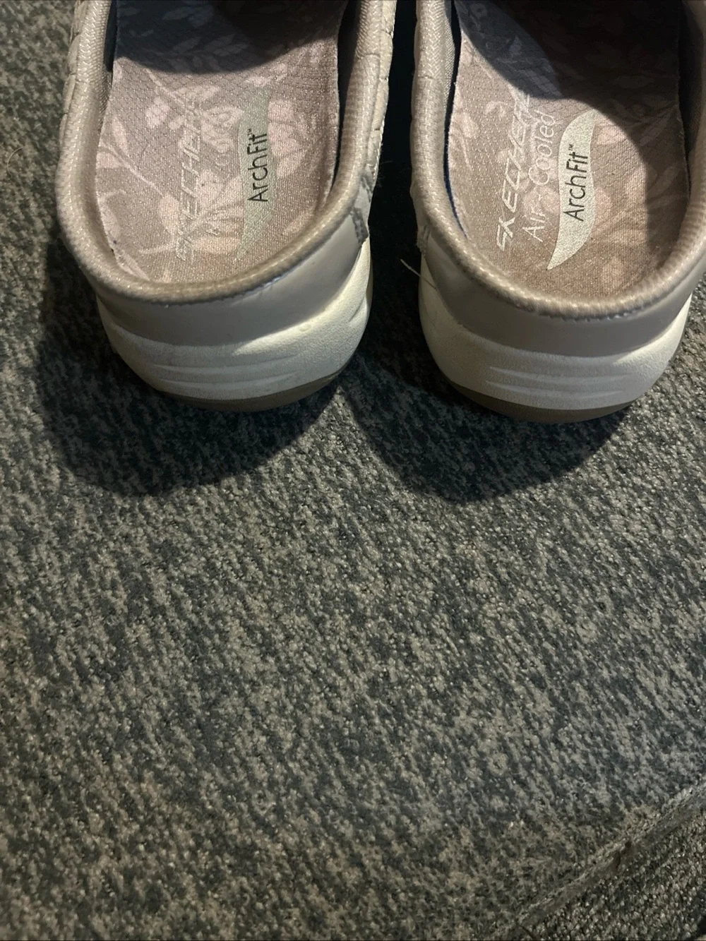 Skechers Relaxed Fit: Arch Fit Commute Mule Clog Shoes Women Size 9 Taupe 100322